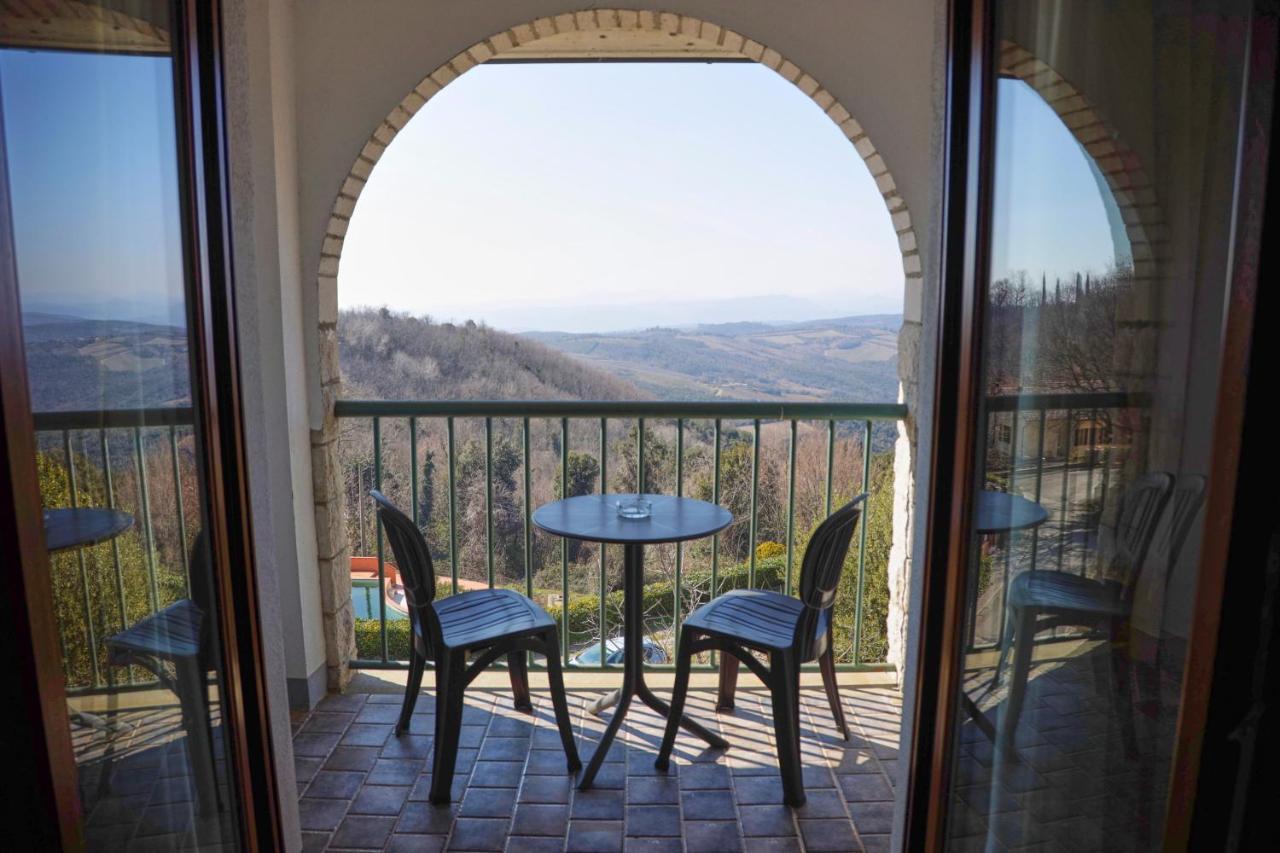 Hotel Ristorante Al Brunello Di Монтальчино Екстер'єр фото