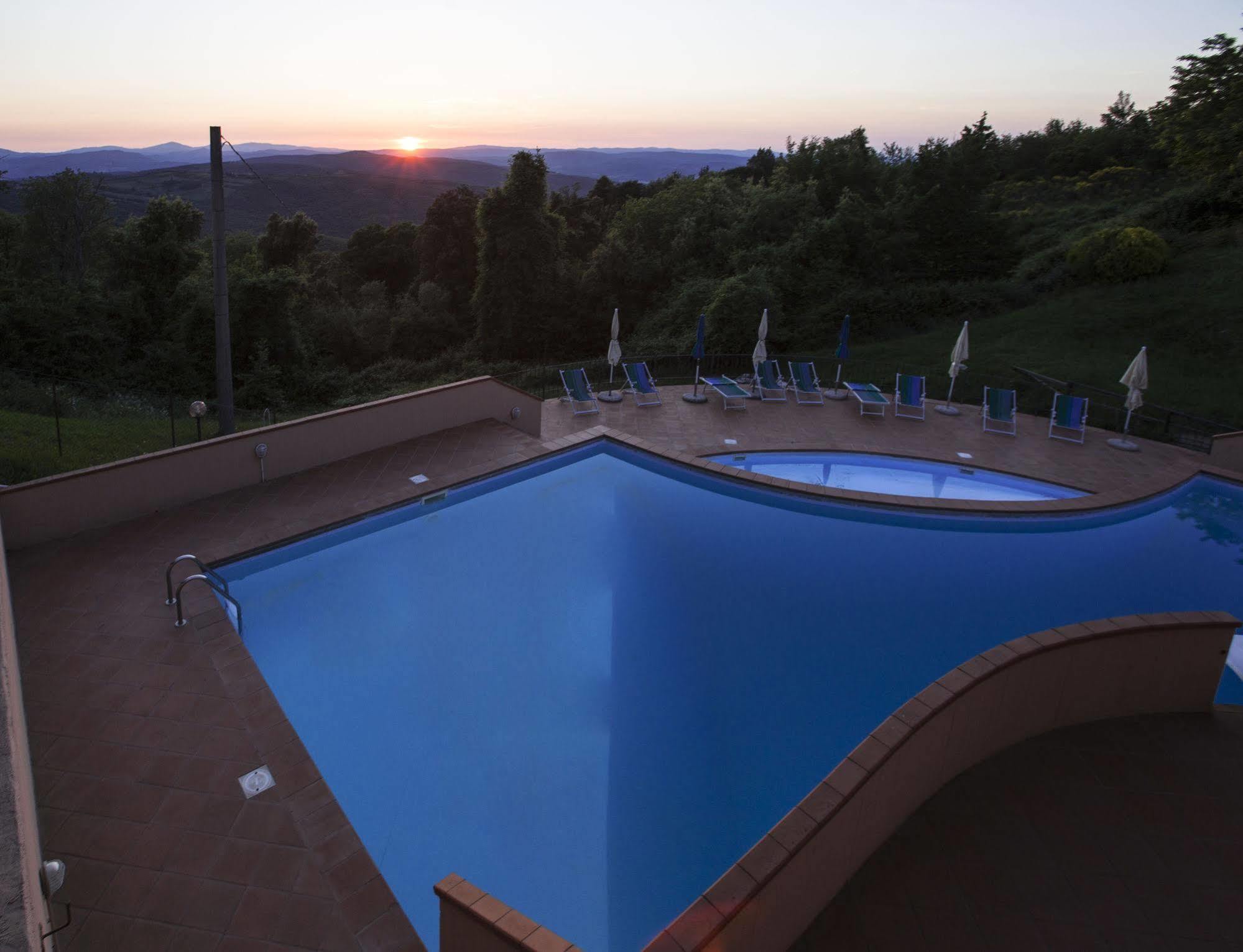 Hotel Ristorante Al Brunello Di Монтальчино Екстер'єр фото