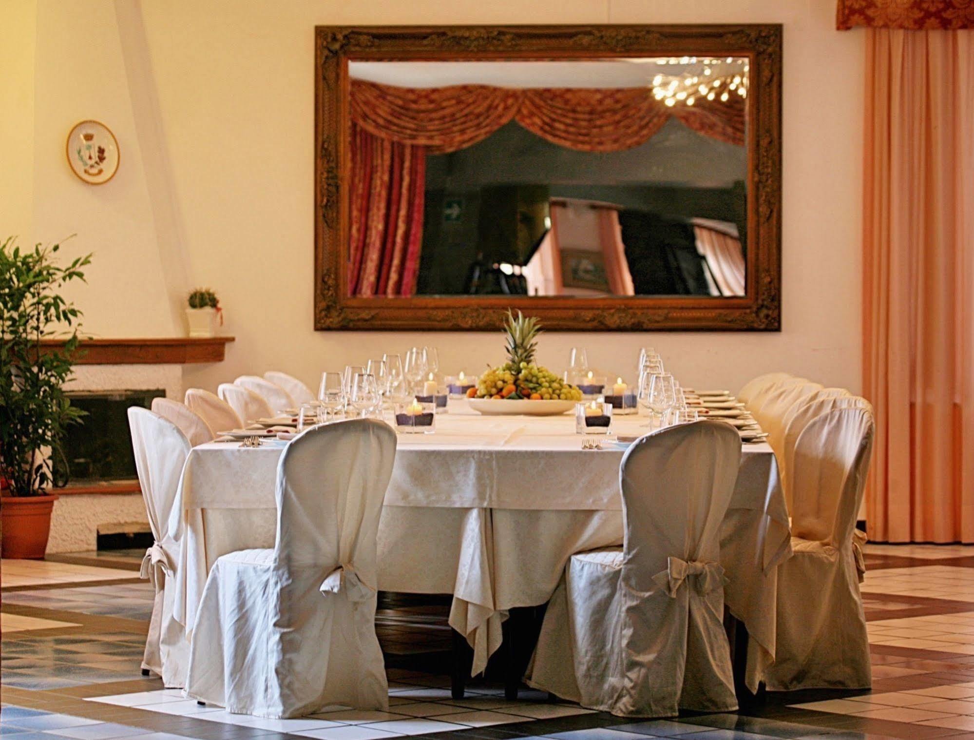 Hotel Ristorante Al Brunello Di Монтальчино Екстер'єр фото